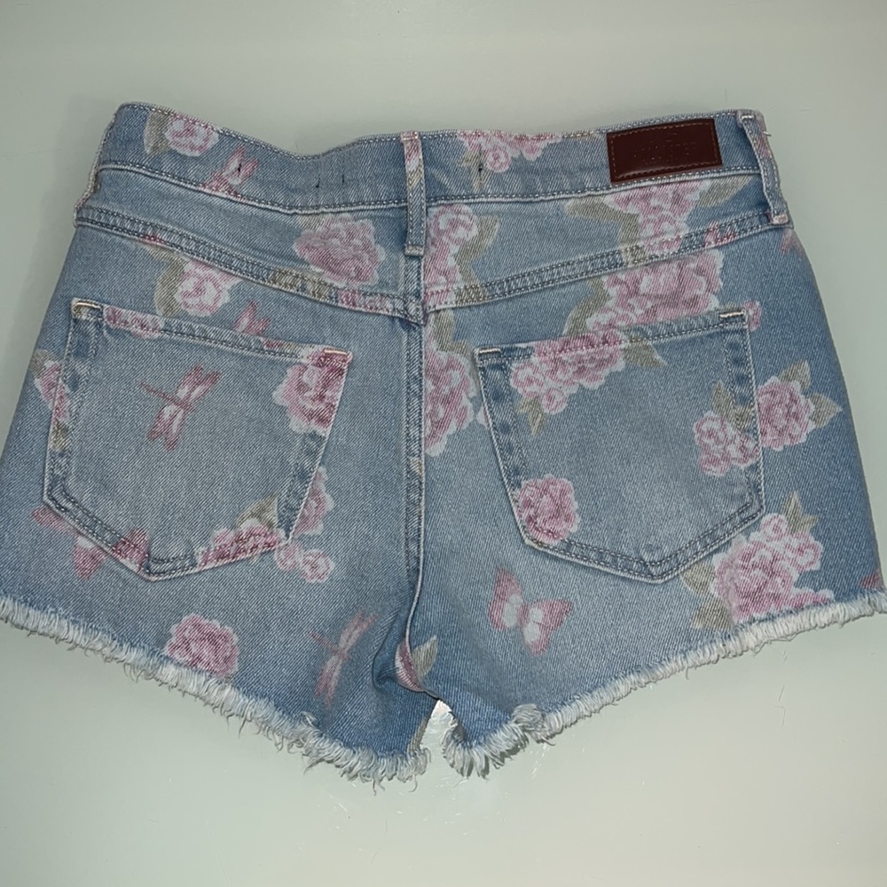 HOLLISTER - Picture 2 of 6
